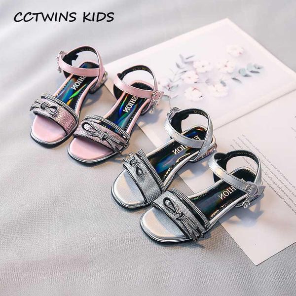 kids shoes 2020 summer children fashion princess heel baby girls brand rhinestone sandals toddler butterfly shoes 1706035, Black;red
kids shoes 2020 summer children fashion princess heel baby girls brand rhinestone sandals toddler butterfly shoes 1706035, Black;red