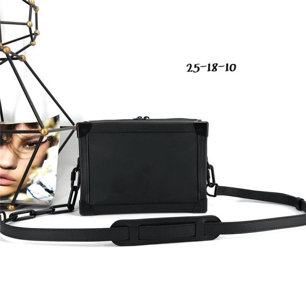 box shoulder bag, soft box. in a variety of colors, this charming handbag is angular and elegant. it's very popular all over the world
box shoulder bag, soft box. in a variety of colors, this charming handbag is angular and elegant. it's very popular all over the world