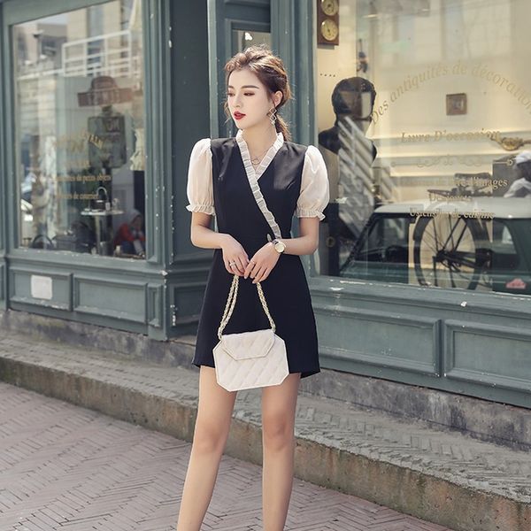 2019 summer women casual lantern sleeve rompers loose office lady high waist patchwork jumpsuit black v-neck mesh playsuit, Black;white
2019 summer women casual lantern sleeve rompers loose office lady high waist patchwork jumpsuit black v-neck mesh playsuit, Black;white