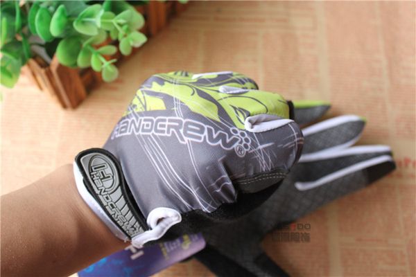 2019 new winter luxury men' and women' leather gloves mittens hole breathable men' driving gloves men' mittens, Blue;gray
2019 new winter luxury men' and women' leather gloves mittens hole breathable men' driving gloves men' mittens, Blue;gray