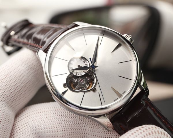 automatic watch 42*12mm leather strap automatic mechanical movement white dial fashion style mens watch, Slivery;brown
automatic watch 42*12mm leather strap automatic mechanical movement white dial fashion style mens watch, Slivery;brown