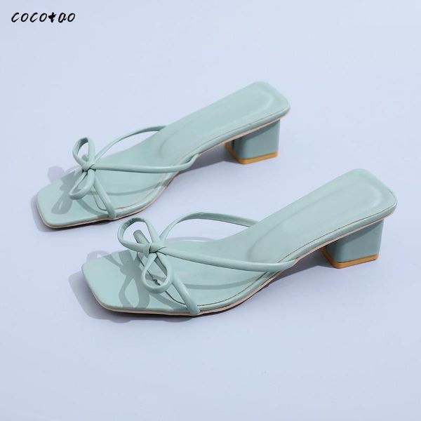2020 bowknot summer tide shoes sandals and slippers women with thick heel slippers thin belt roman new skirt temperament, Black
2020 bowknot summer tide shoes sandals and slippers women with thick heel slippers thin belt roman new skirt temperament, Black