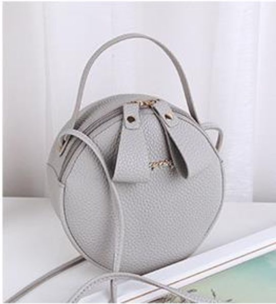 2020 new cute little round one shoulder diagonal portable cosmetic bag designer small bag wild selling
2020 new cute little round one shoulder diagonal portable cosmetic bag designer small bag wild selling