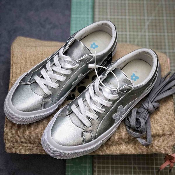 2019 fashion 1970 canvas athletic shoes silver classic 1970s canvas shoes jointly name cdg play flower casual training sneakers, White;red
2019 fashion 1970 canvas athletic shoes silver classic 1970s canvas shoes jointly name cdg play flower casual training sneakers, White;red