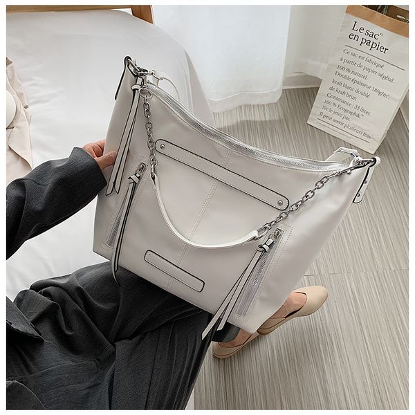 solid color women's shoulder bag 2020 new soft pu leather women's designer handbag large capacity messenger bag
solid color women's shoulder bag 2020 new soft pu leather women's designer handbag large capacity messenger bag
