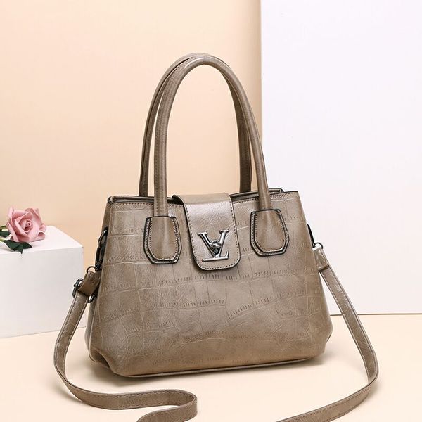 2020 new brand fashion designer bags available handbag designer luxury handbags purses women totes crossbody lady bag 
2020 new brand fashion designer bags available handbag designer luxury handbags purses women totes crossbody lady bag