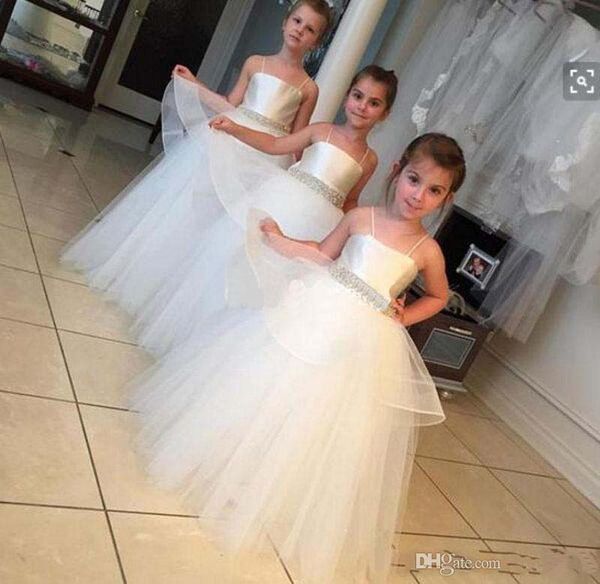 2019 wholesale lovely little girls holy communion gowns tulle spaghetti straps beaded waist ruffles full length kids formal wear, White
2019 wholesale lovely little girls holy communion gowns tulle spaghetti straps beaded waist ruffles full length kids formal wear, White