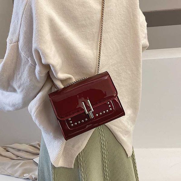 women's bag black green red pu leather chain women's one shoulder slant straddle bag
women's bag black green red pu leather chain women's one shoulder slant straddle bag