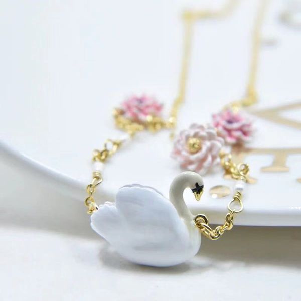 2020 luxury designer enamel glaze white swan womens stud earring necklace jewelry for party, Silver
2020 luxury designer enamel glaze white swan womens stud earring necklace jewelry for party, Silver