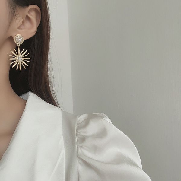 s925 silver post personalized sun flower stud earrings european and american exaggerated frosty wind pearl diamond earrings temperament earr, Golden;silver
s925 silver post personalized sun flower stud earrings european and american exaggerated frosty wind pearl diamond earrings temperament earr, Golden;silver