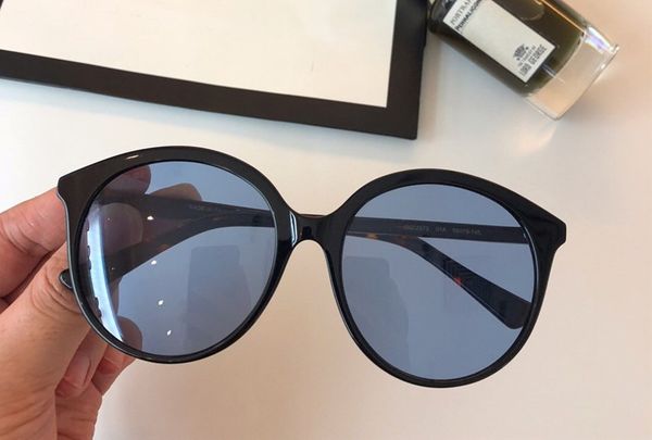 women man square sunglasses clear glitter frame grey fashion sunglasses for new with box numgg181227-49, White;black
women man square sunglasses clear glitter frame grey fashion sunglasses for new with box numgg181227-49, White;black