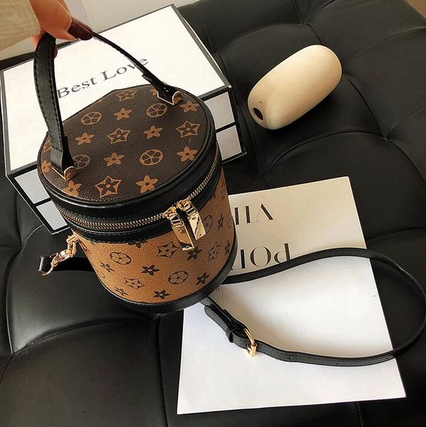 2020 ins personality bucket bag lady round bag new fashion senior shoulder bags crossbody
2020 ins personality bucket bag lady round bag new fashion senior shoulder bags crossbody