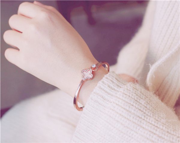 fashion trending selling designer ladies bracelet four-leaf clover diamond bracelet rose gold jewelry for women, Golden;silver
fashion trending selling designer ladies bracelet four-leaf clover diamond bracelet rose gold jewelry for women, Golden;silver