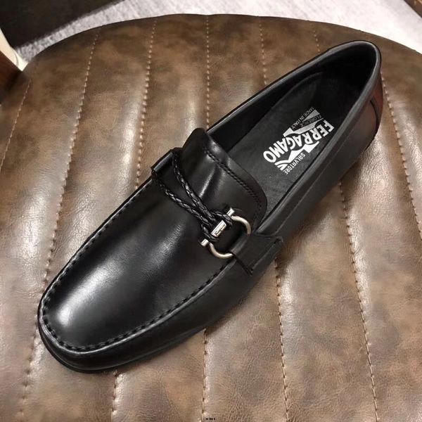 19ss fashion design suede leather mens loafers black brown green casual dress shoes for wedding party monk strap men shoes size 39-45
19ss fashion design suede leather mens loafers black brown green casual dress shoes for wedding party monk strap men shoes size 39-45