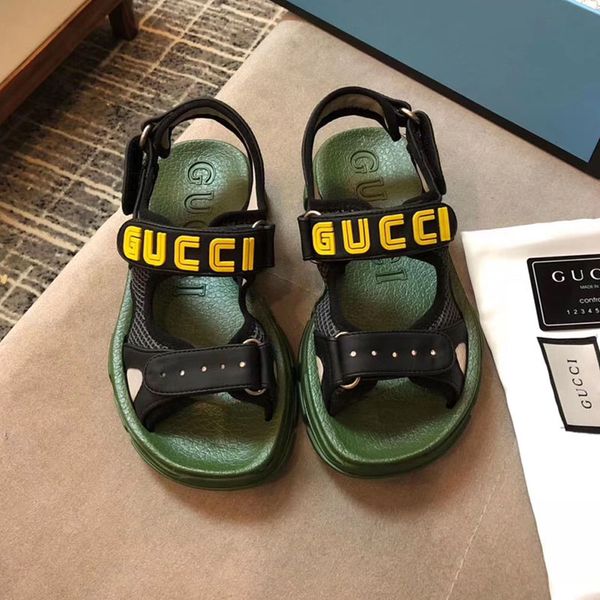 2019 fashion designer men and women designer sandals flip flops fashion luxury designer men and women summer slippers size 35-45 103, Black 
2019 fashion designer men and women designer sandals flip flops fashion luxury designer men and women summer slippers size 35-45 103, Black