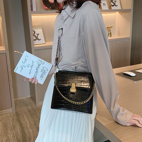 2020 new ladies stone pattern wide shoulder strap print fashion shoulder bag messenger bag ladies
2020 new ladies stone pattern wide shoulder strap print fashion shoulder bag messenger bag ladies