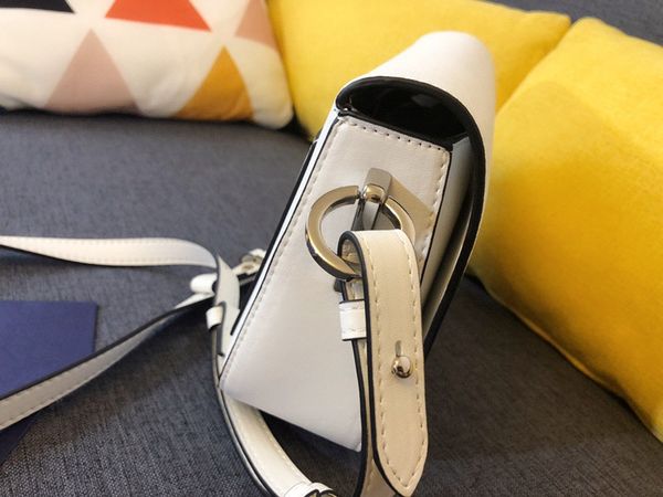 sale handbags vintage leather shoulder strap fashion women bag chain crossbody bag leather messenger bag freight
sale handbags vintage leather shoulder strap fashion women bag chain crossbody bag leather messenger bag freight