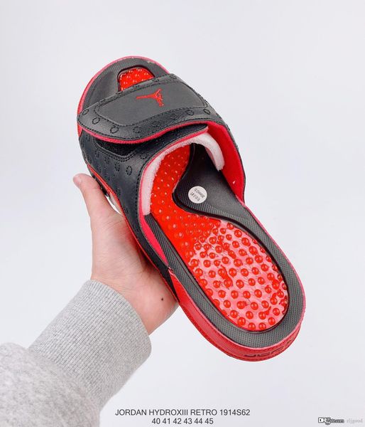 2020 new luxury designer men's beach flip-flops wear-resistant non-slip wear comfortable fashion generous size 40-45
2020 new luxury designer men's beach flip-flops wear-resistant non-slip wear comfortable fashion generous size 40-45