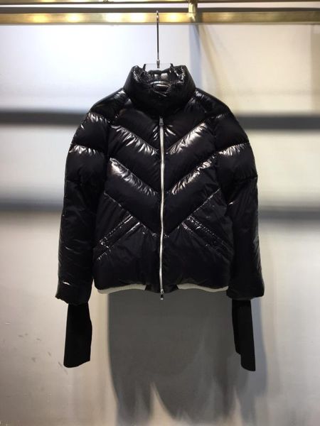 2019 new ladies high-quality fashion long-sleeved stand-up collar v-embossed stitching knitted sleeves down jacket 0102, Black
2019 new ladies high-quality fashion long-sleeved stand-up collar v-embossed stitching knitted sleeves down jacket 0102, Black
