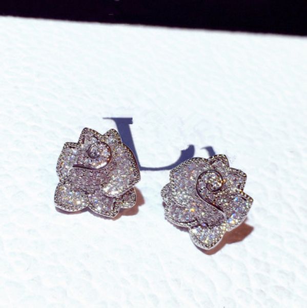 2020 gorgeous cubic zirconia flowers stud earrings for women silver color earrings wedding party jewelry pendientes brincos, Golden;silver
2020 gorgeous cubic zirconia flowers stud earrings for women silver color earrings wedding party jewelry pendientes brincos, Golden;silver