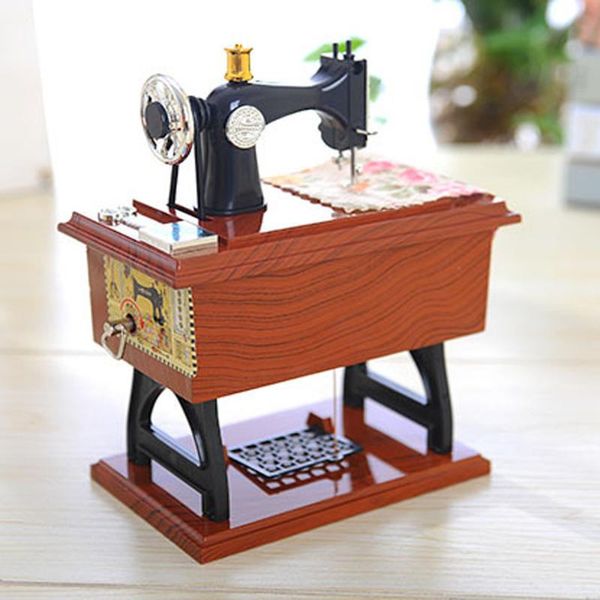 christmas party mechanical миниатюрные день подарков мини швейная машина стиль пластиковые vintage music box малый музыкальные шкатулки # lr
christmas party mechanical миниатюрные день подарков мини швейная машина стиль пластиковые vintage music box малый музыкальные шкатулки # lr