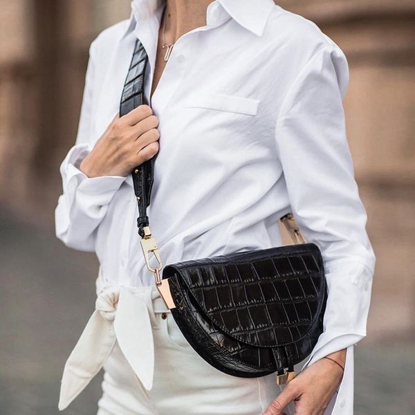 crocodile new shoulder 2021 female shoulder strap messenger bag bag moon pattern leather glossy half saddle wide mbtao, Red;black
crocodile new shoulder 2021 female shoulder strap messenger bag bag moon pattern leather glossy half saddle wide mbtao, Red;black
