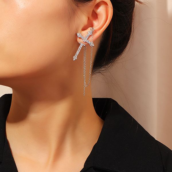 fashion personality cool charming cross earrings micro-set diamond back hanging single earrings, Golden
fashion personality cool charming cross earrings micro-set diamond back hanging single earrings, Golden