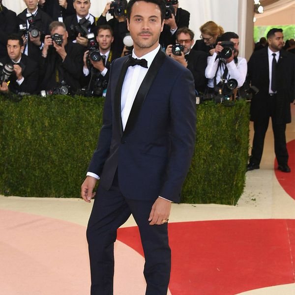 jacket + pants ) 2018 navy blue business men suits shawl lapel one button custom made two piece wedding groom tuxedos, Black;gray
jacket + pants ) 2018 navy blue business men suits shawl lapel one button custom made two piece wedding groom tuxedos, Black;gray