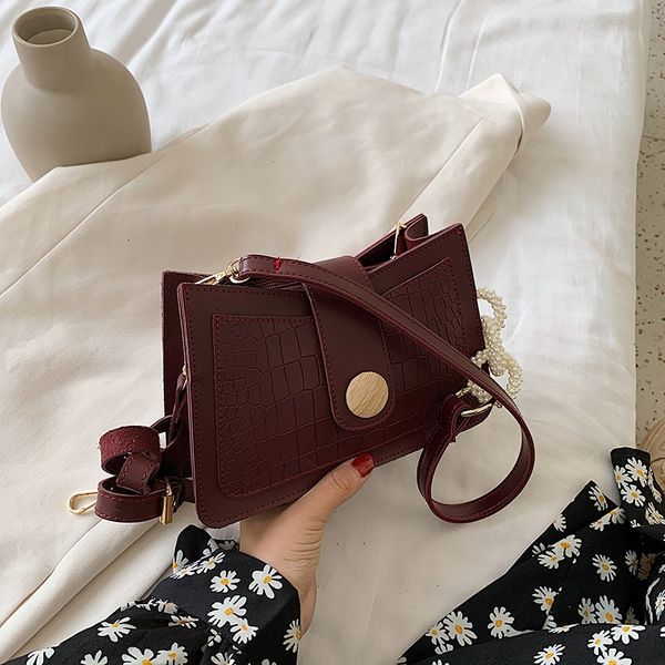 chain pu leather crossbody bags for women 2020 fall solid color small shoulder messenger bag female elegant handbags and purses
chain pu leather crossbody bags for women 2020 fall solid color small shoulder messenger bag female elegant handbags and purses