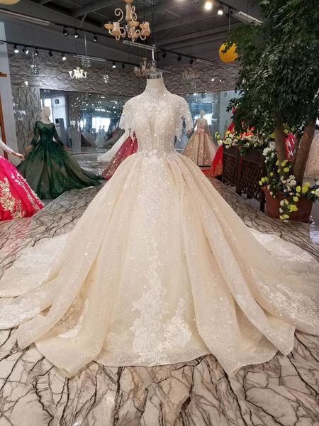 2020 new high collar sleeveless lace fringe wedding dress crystal shoulder chain retro court trail bridal dress, White
2020 new high collar sleeveless lace fringe wedding dress crystal shoulder chain retro court trail bridal dress, White