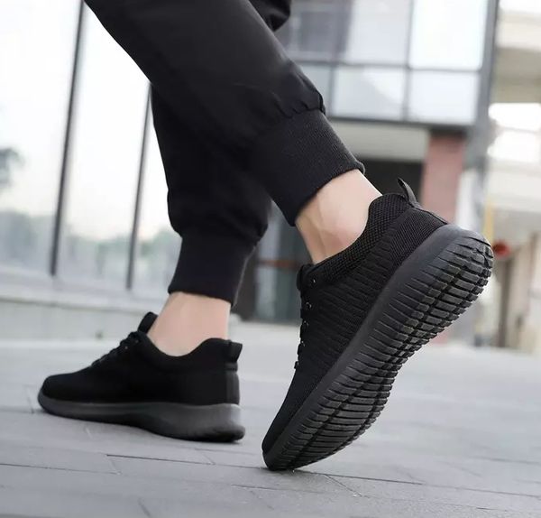 with socks discount fashion luxury men women running shoes black white breathable sport sneakers mens trainer designer casual shoes, White;red
with socks discount fashion luxury men women running shoes black white breathable sport sneakers mens trainer designer casual shoes, White;red