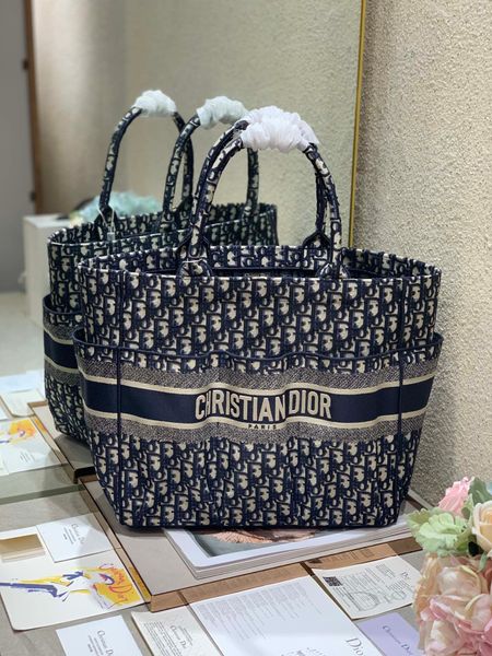d1or custom signature new embroidery book tote women twist handbag messenger shoulder bag pockets totes shopping bags backpack key wallets
d1or custom signature new embroidery book tote women twist handbag messenger shoulder bag pockets totes shopping bags backpack key wallets