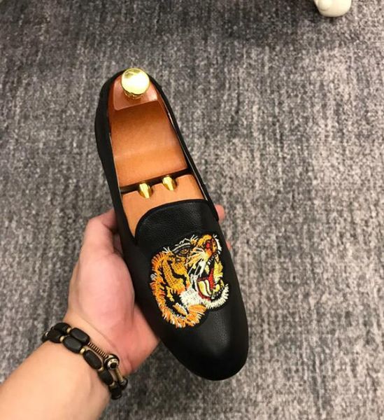 tiger leaf bees embroidery men flats loafers shoes soft leather lux mens party dress shoe 38-44, Black
tiger leaf bees embroidery men flats loafers shoes soft leather lux mens party dress shoe 38-44, Black