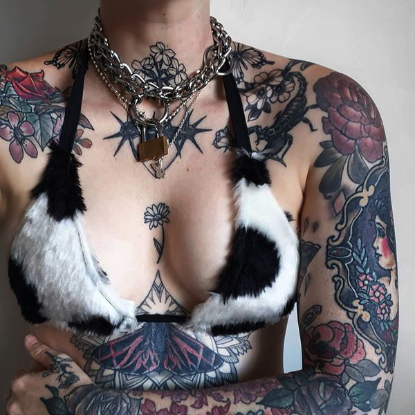 warm cow pattern bra women halter bandage low neckline backless hairy bra crop 2020 winter night club new for lady, Red;black
warm cow pattern bra women halter bandage low neckline backless hairy bra crop 2020 winter night club new for lady, Red;black