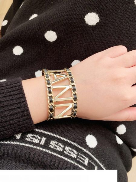 have stamps fashion brand leather designer bracelets bangles women party wedding lovers gift engagement luxury jewyelry for bride with box, White
have stamps fashion brand leather designer bracelets bangles women party wedding lovers gift engagement luxury jewyelry for bride with box, White