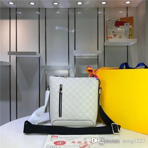 424black and 18white perfect craftsmanship oblique satchel postman bag zipper smooth the quality is very good it is necessary to go shopping
424black and 18white perfect craftsmanship oblique satchel postman bag zipper smooth the quality is very good it is necessary to go shopping