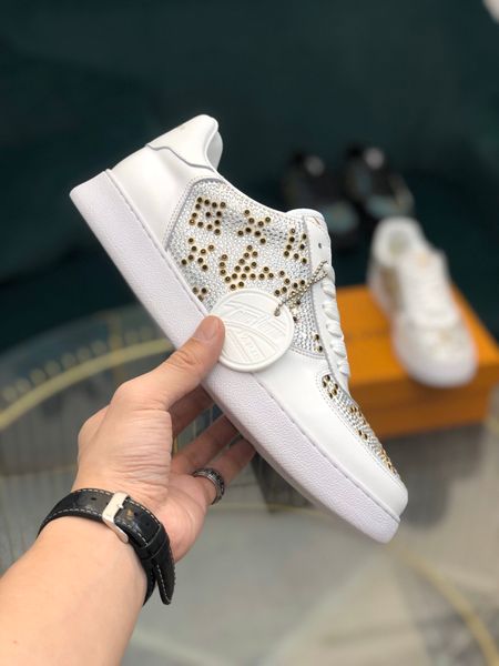 high-end 2020 design men's outdoor basketball sneakers breathable shoes non-slip wear-resistant casual shoes size 38-45 03, Red;white
high-end 2020 design men's outdoor basketball sneakers breathable shoes non-slip wear-resistant casual shoes size 38-45 03, Red;white