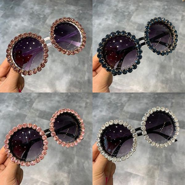 мода роскошь круглые солнцезащитные очки женщины vintage крупногабаритные rhinestone солнцезащитные очки мужчины марка дизайнер очки óculos
мода роскошь круглые солнцезащитные очки женщины vintage крупногабаритные rhinestone солнцезащитные очки мужчины марка дизайнер очки óculos