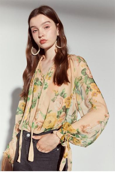 2020 new summer women blouse ginger elegant crepon print elegant ribbon stand collar v-neck shirt womens and blouses, White
2020 new summer women blouse ginger elegant crepon print elegant ribbon stand collar v-neck shirt womens and blouses, White