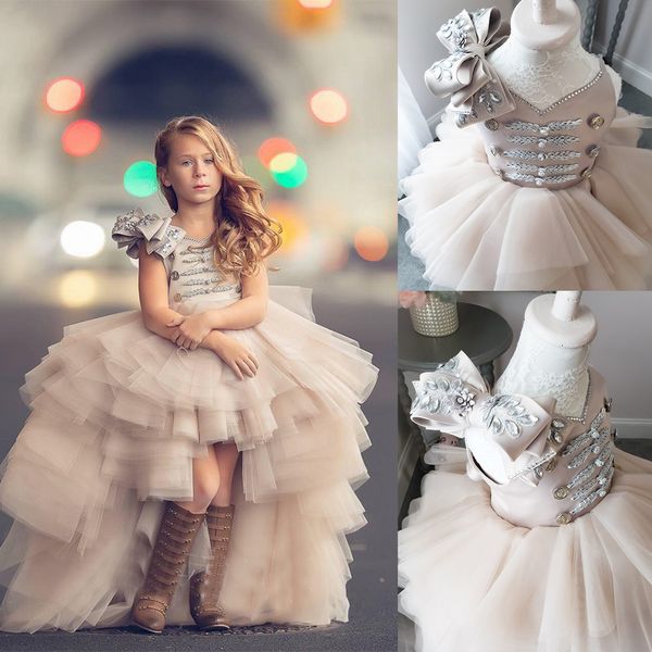 hi-lo flower girl dresses v-neck sleeveless appliqued bow crystal button first communion dress tiered sweep train tulle pageant gown, White;blue
hi-lo flower girl dresses v-neck sleeveless appliqued bow crystal button first communion dress tiered sweep train tulle pageant gown, White;blue