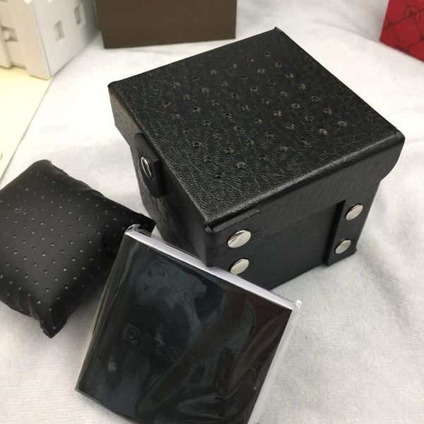 black leather brand watch original box papers card purse gift boxes handbag 120mm*120mm*120mm for 7331 7314 diesels watch box, Black;blue
black leather brand watch original box papers card purse gift boxes handbag 120mm*120mm*120mm for 7331 7314 diesels watch box, Black;blue
