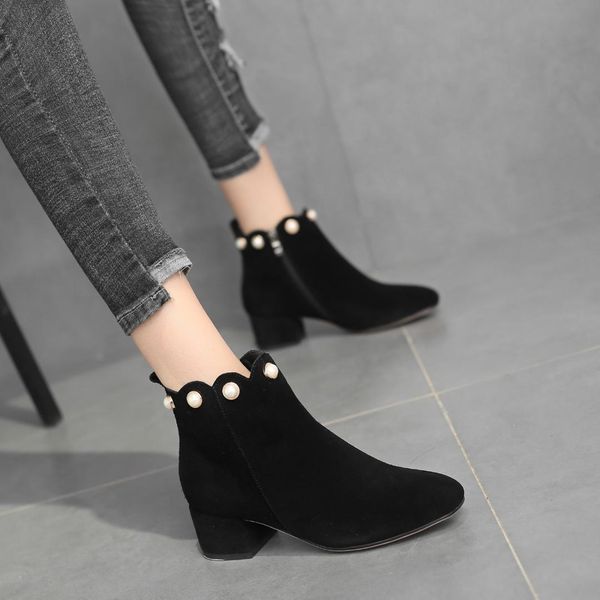 2019 winter fashion boots shoes women casual shoes female ladies pearl flock booties black string bead thick heel
2019 winter fashion boots shoes women casual shoes female ladies pearl flock booties black string bead thick heel