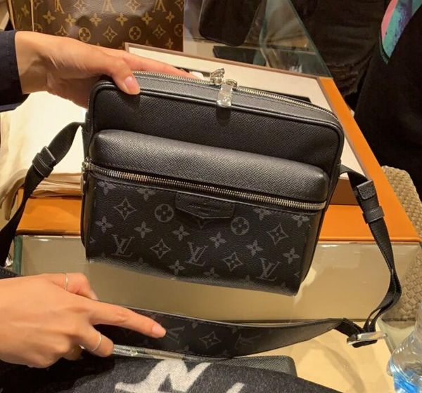 classical crossbody printing l letter handbags flower pattern bag tide purse mens cross body bags outdoor messenger shopping bag
classical crossbody printing l letter handbags flower pattern bag tide purse mens cross body bags outdoor messenger shopping bag