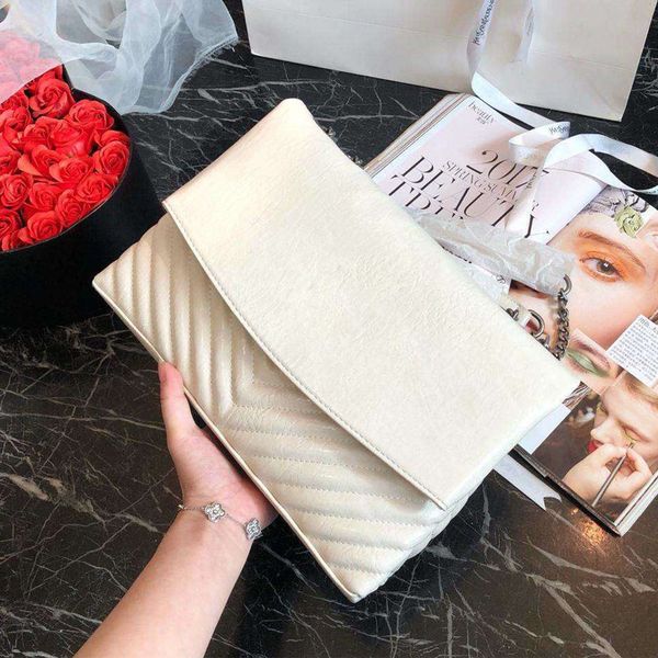 2020 famous fashion ladies chain shoulder bags messenger bag women crossbody size:28x19cm
2020 famous fashion ladies chain shoulder bags messenger bag women crossbody size:28x19cm