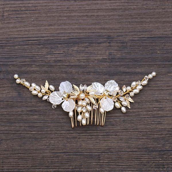 elegant pearl flower headdress jewelry crystal rhinestone wedding bride the golden foliage white flower hair comb, Golden;white
elegant pearl flower headdress jewelry crystal rhinestone wedding bride the golden foliage white flower hair comb, Golden;white