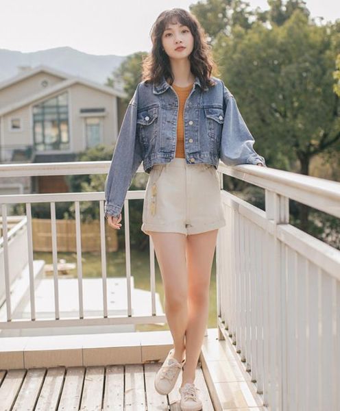 denim jacket jacket student jacket female 2019 new spring breeze korean version was thin ol temperament explosion, Black;brown
denim jacket jacket student jacket female 2019 new spring breeze korean version was thin ol temperament explosion, Black;brown