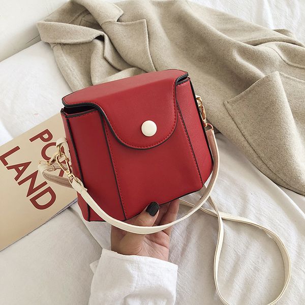 2020 new bag new female korean version of the wild foreign girl oblique fashion mini bucket bag
2020 new bag new female korean version of the wild foreign girl oblique fashion mini bucket bag