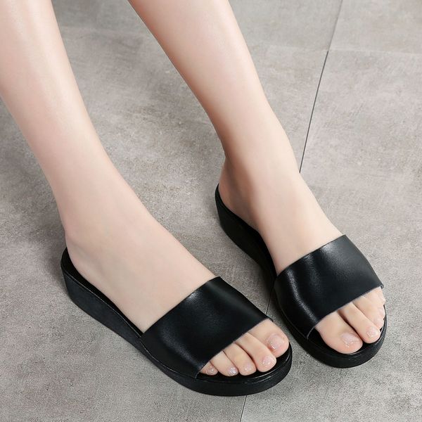 2020 mens casual air beach slide sandals medusa scuffs slippers fashion classic europe brand slip-on sandals hiking walking shoes 7150, Black
2020 mens casual air beach slide sandals medusa scuffs slippers fashion classic europe brand slip-on sandals hiking walking shoes 7150, Black