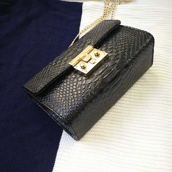 2020 crocodile luxury women chain hand bags designer ladies classic girls shoulder cross body bags pu women messenger handbag
2020 crocodile luxury women chain hand bags designer ladies classic girls shoulder cross body bags pu women messenger handbag