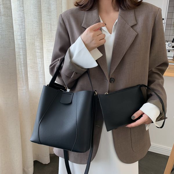 2020 new shoulder bag women's casual fashion korean version retro large capacity bucket crossbody bag
2020 new shoulder bag women's casual fashion korean version retro large capacity bucket crossbody bag